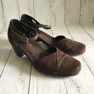 DANSKO BROWN SUEDE WITH HEEL SZ. EUR 39
